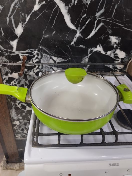 Продам сотейник .