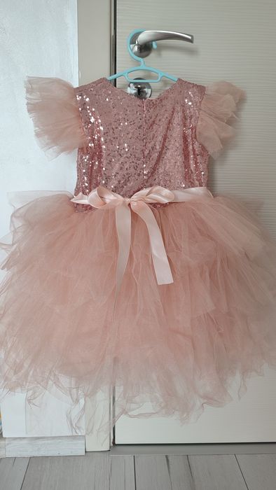 Детска лъскава рокля с тюл и пайети
