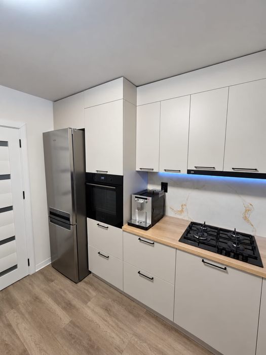 Vand apartament 2 camere decomdat-Renovat integral cu balcon+pivnită Zona Ștrand