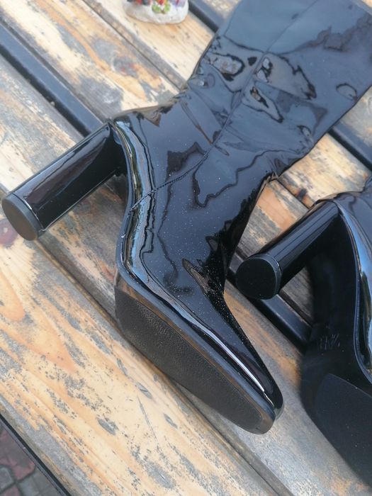 Cizme Zara lungi absolut noi, din colecția actuala