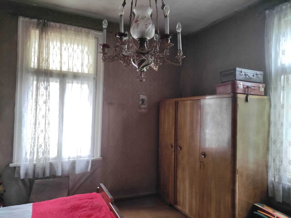 Продавам античен полилей с топуз