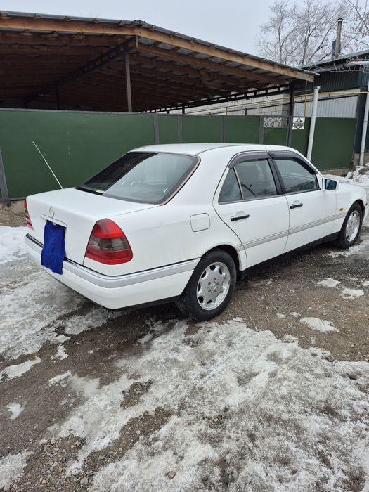 Мерседес сешка 2.2 объем