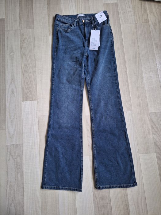 Vand blugi noi cu eticheta cumparati de la Sinsay