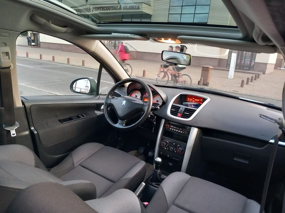 Peugeot 207 - 09/2011 - 1.4i 96CP Euro 5 - Panoramic * Clima - Impecab