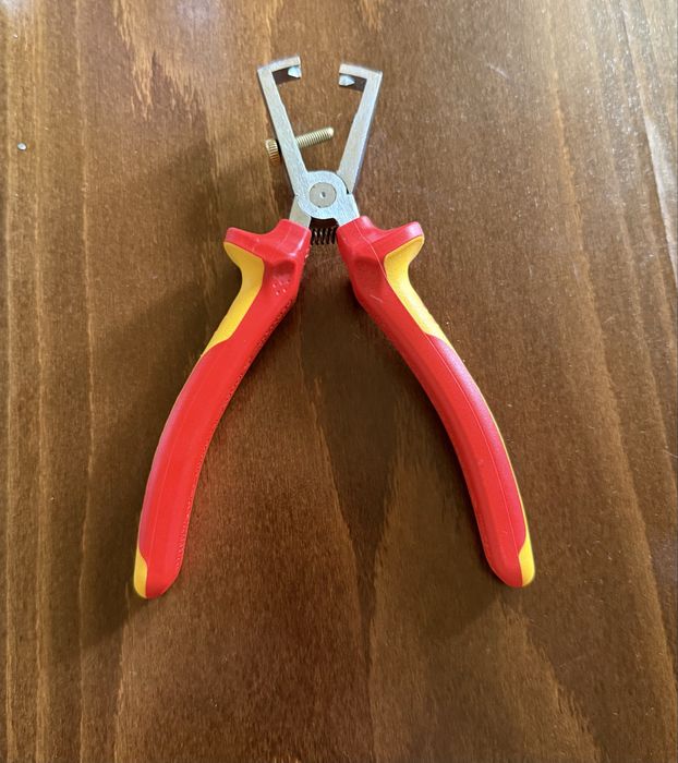 Клещи KNIPEX.