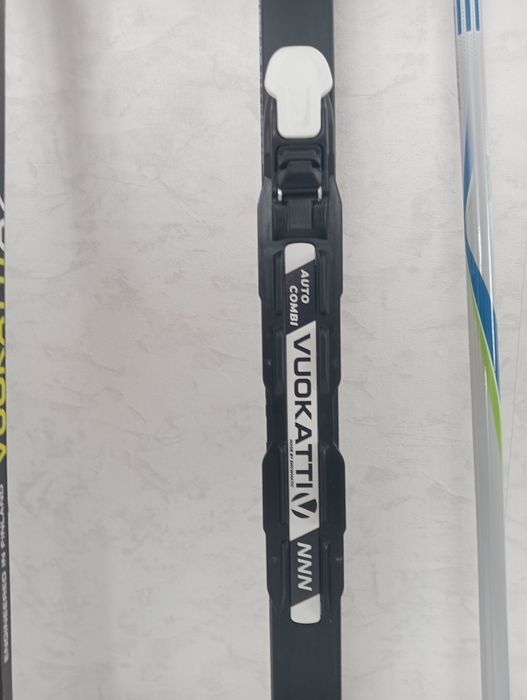 Продам лыжи VUOKATTI A7