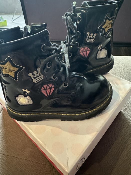 Лачени ботушки 24 номер