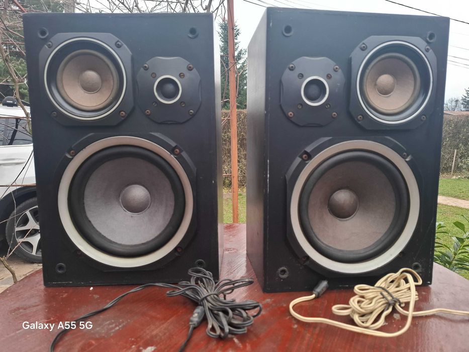 Vând două boxe carcasă lemn