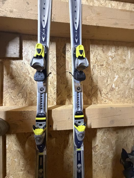 Schiuri Völkl P50 Race Carver Energy sau schiuri Rossignol Viper FX