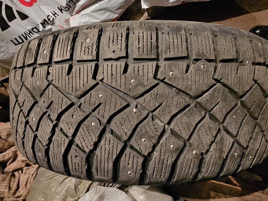 Продам шины зимние шипованные б/у