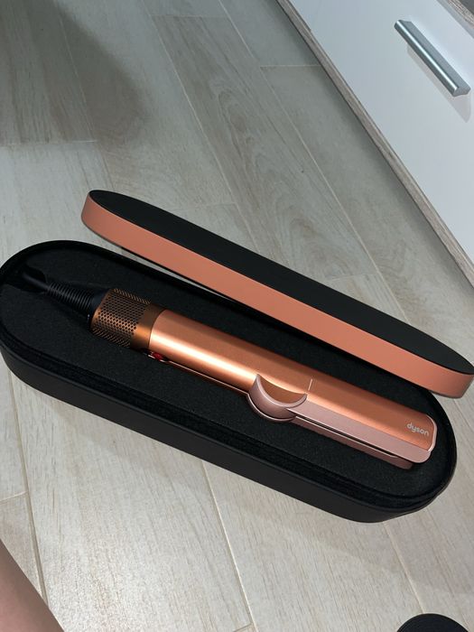 Dyson airstrait HT01
