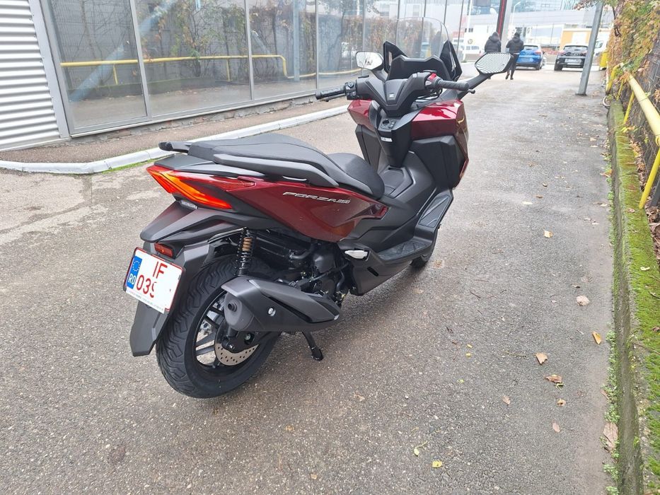 Honda Forza 350 – Maxiscuter Premium Touring, NOU, Garantie, 6300 euro