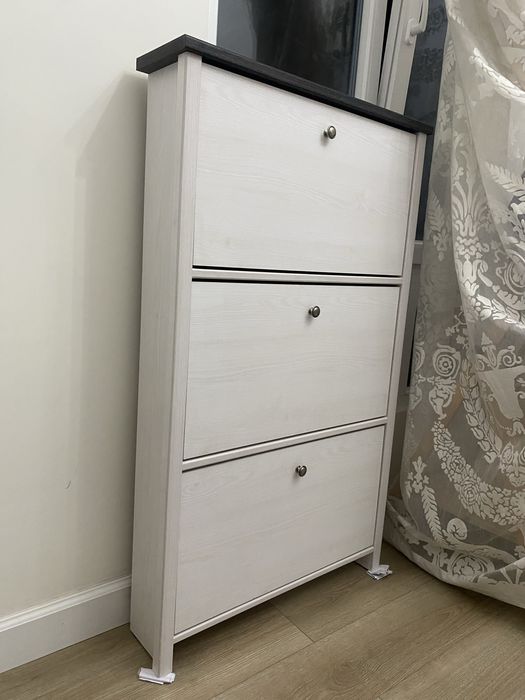 Обувница высокая