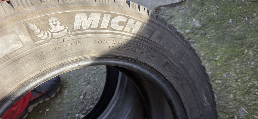 Гуми 2бр 215/65/16 с -1бр - 99лв