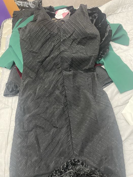 Продам платья новые