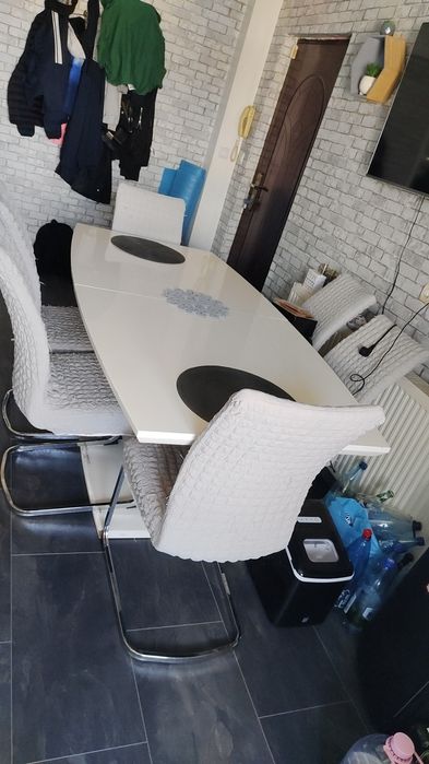 Masa extensibila cu 6 scaune