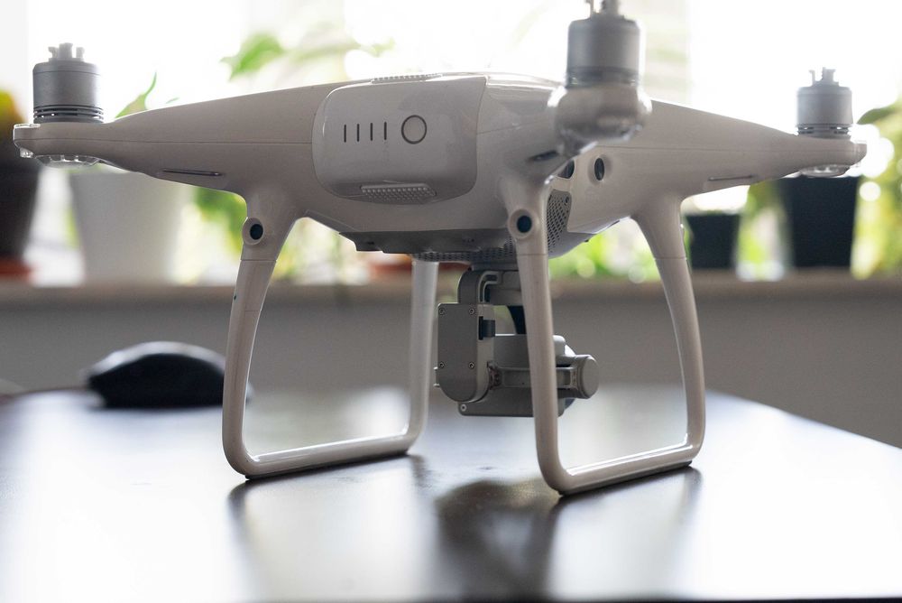 Drona DJI Phantom 4Pro cu 3 baterii