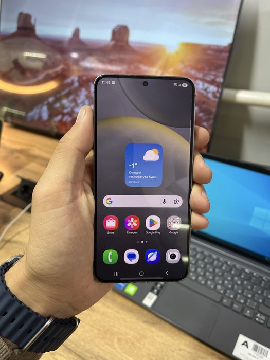 Телефон Samsung Galaxy S24