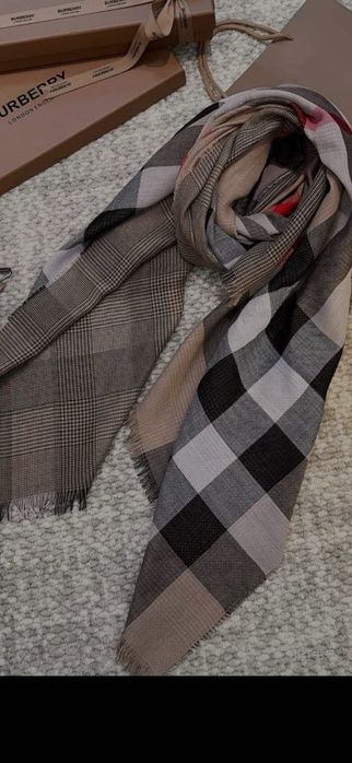 Fular Burberry, model 2026, 7 modele, preț fix
