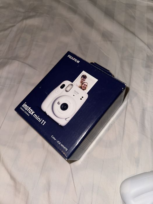Продам instax mini 11