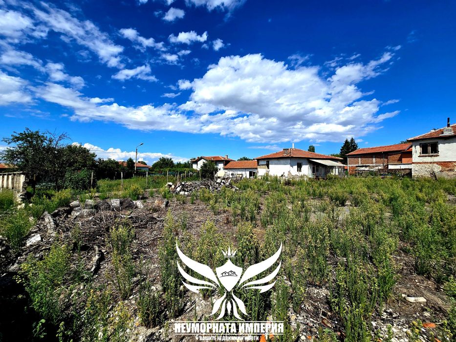 Продавам едноетажна къща с постройки 120РЗП с 997кв двор село Ахматово