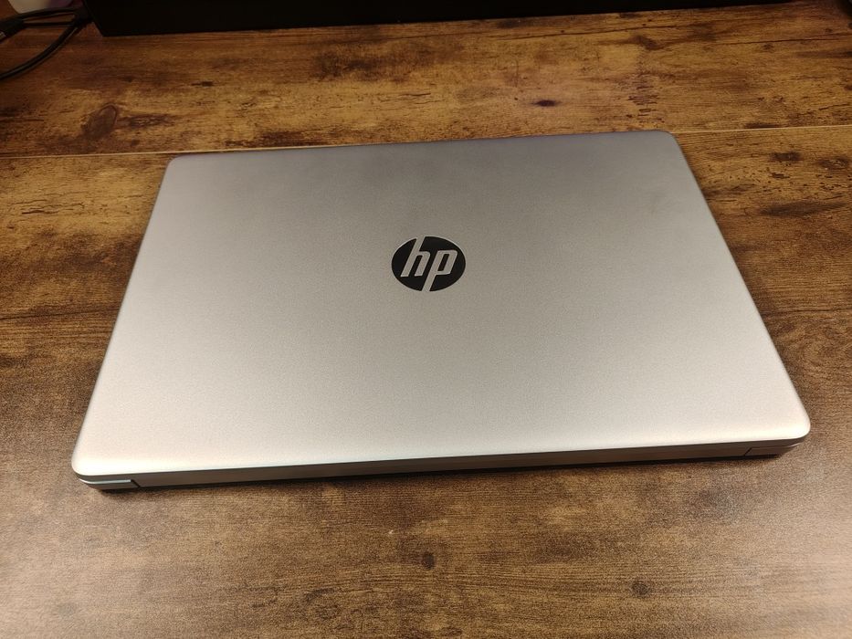 HP Laptop 15s AMD Ryzen 5 5500U Чисто нов