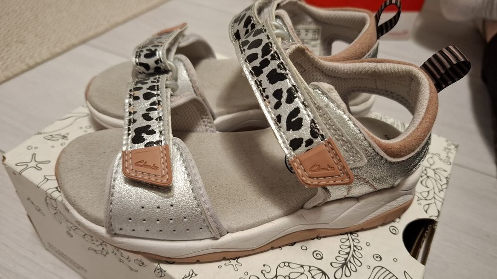 Кожени сандали Clarks