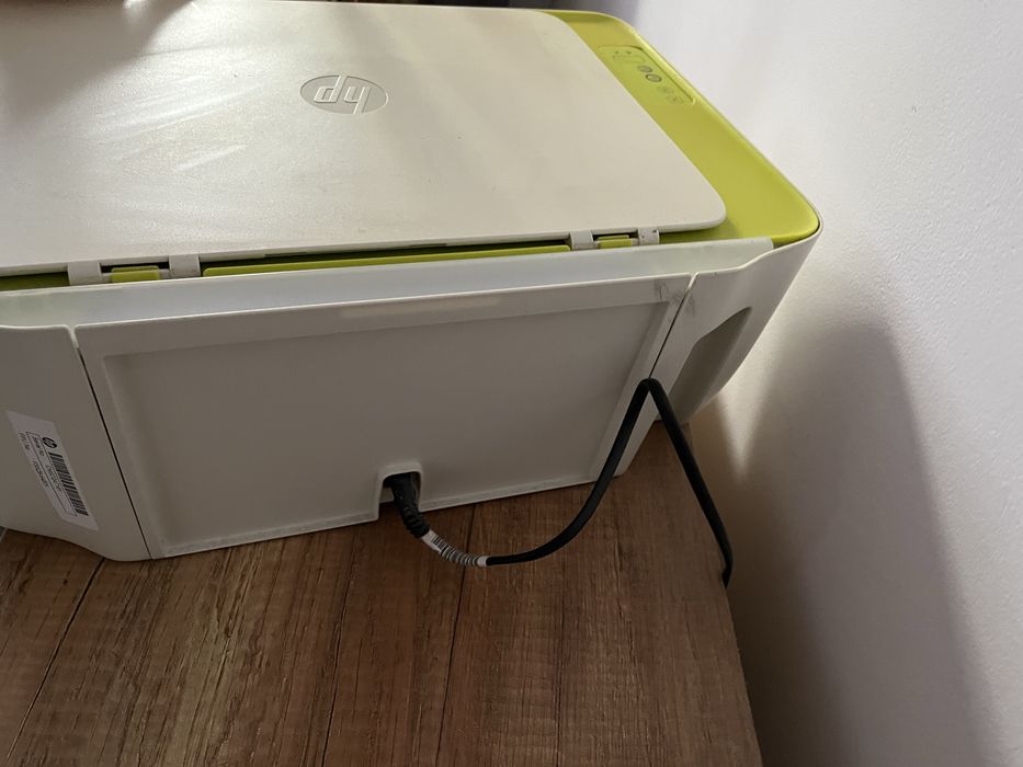 imprimanta de culoare alba