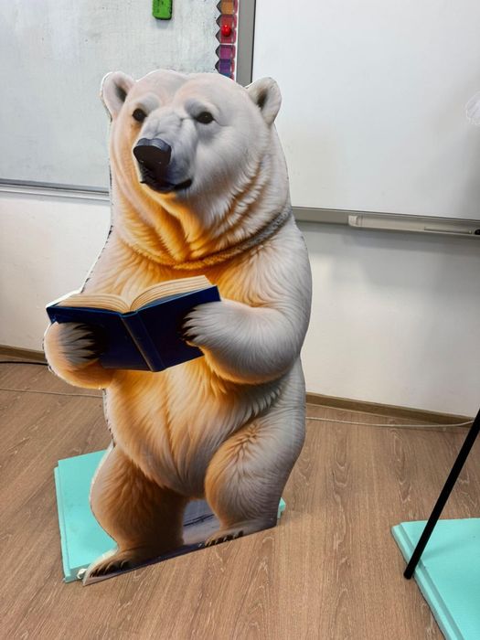 Vând machete personaje”Fram ursul polar”