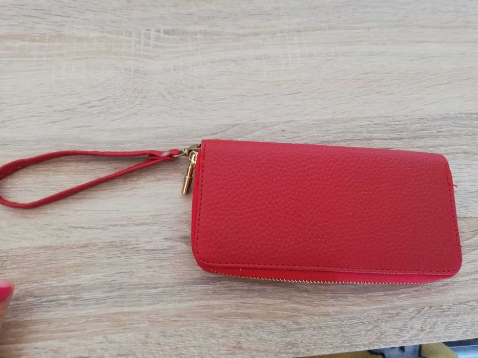 Дамско червено портмоне
