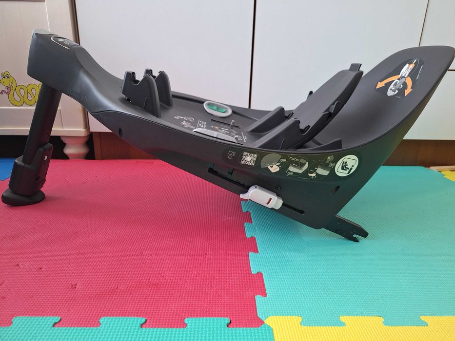 Столче за кола и база Cybex Cloud Z