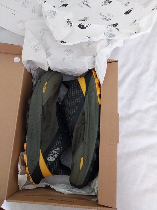 Чисто нови мъжки маратонки North Face