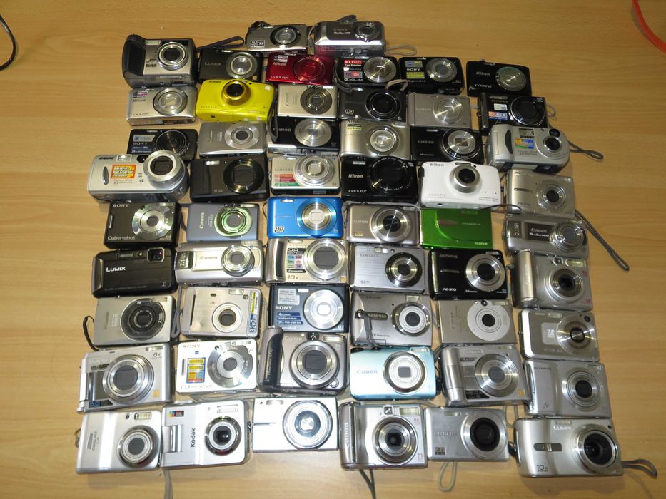 Компактен дигитален фотоапарат SONY