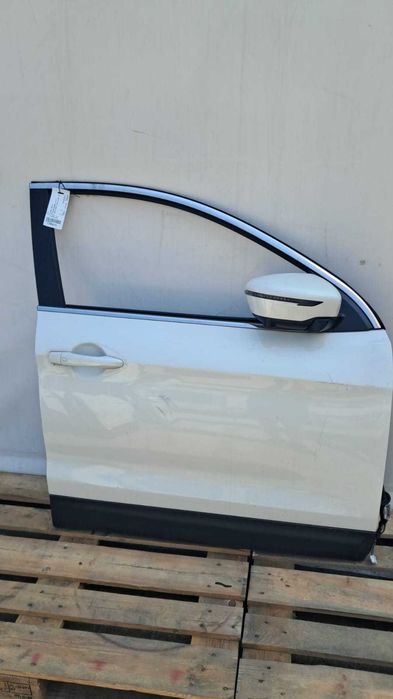 usa stanga fata / spate alba Nissan Qashqai J11