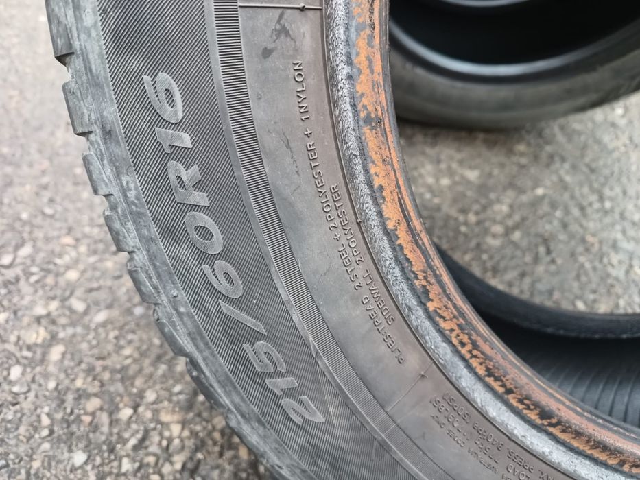 Vând anvelope 215 60 R16
