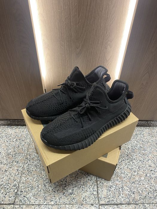 Yeezy Boost 350v2 Onyx Black
