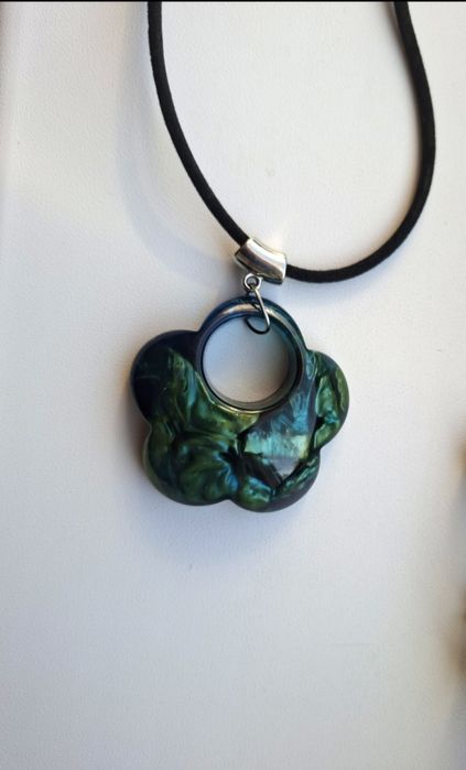 Украшение на шею