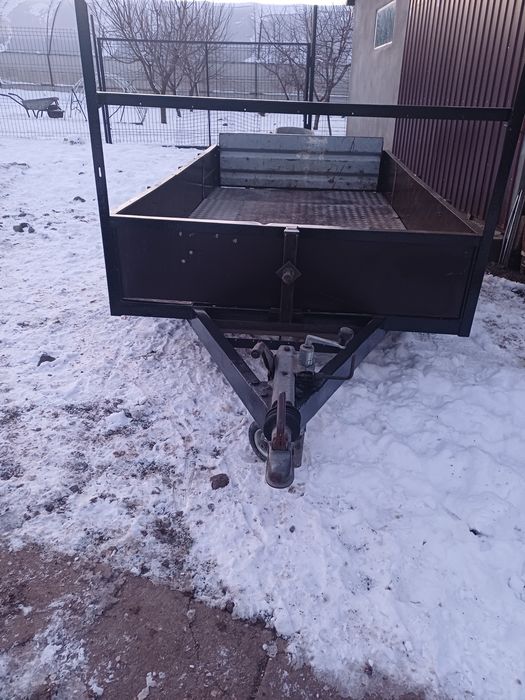 Vand remorca auto neânmatriculată.