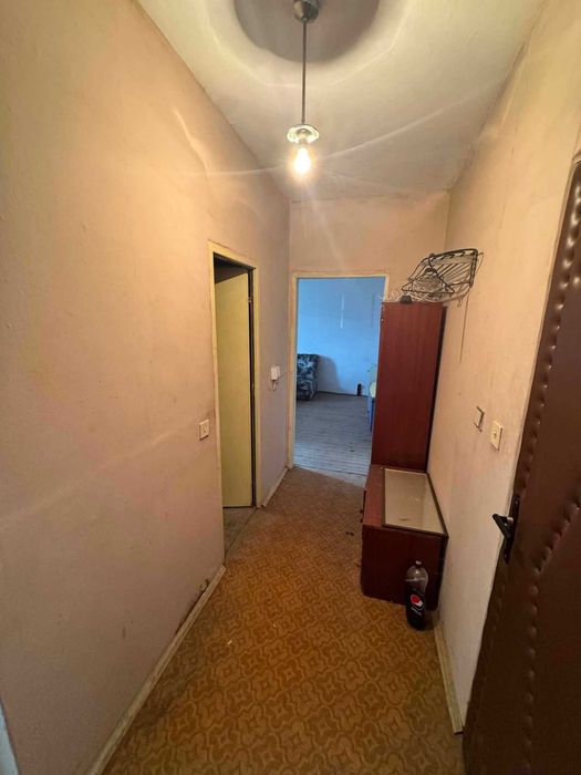 Продава се гарсониера с площ 44 кв.м. в панелен блок, ж.к. "Изток", близо до "Енергото" - снимка 2