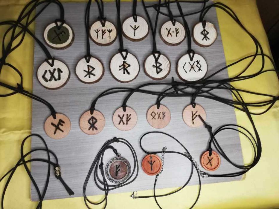 Ръчно изработени Амулети Талисмани Руни и енергийни бижута