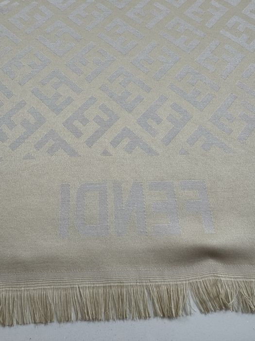 Fendi Roma-Чисто нов дамски шал от коприна