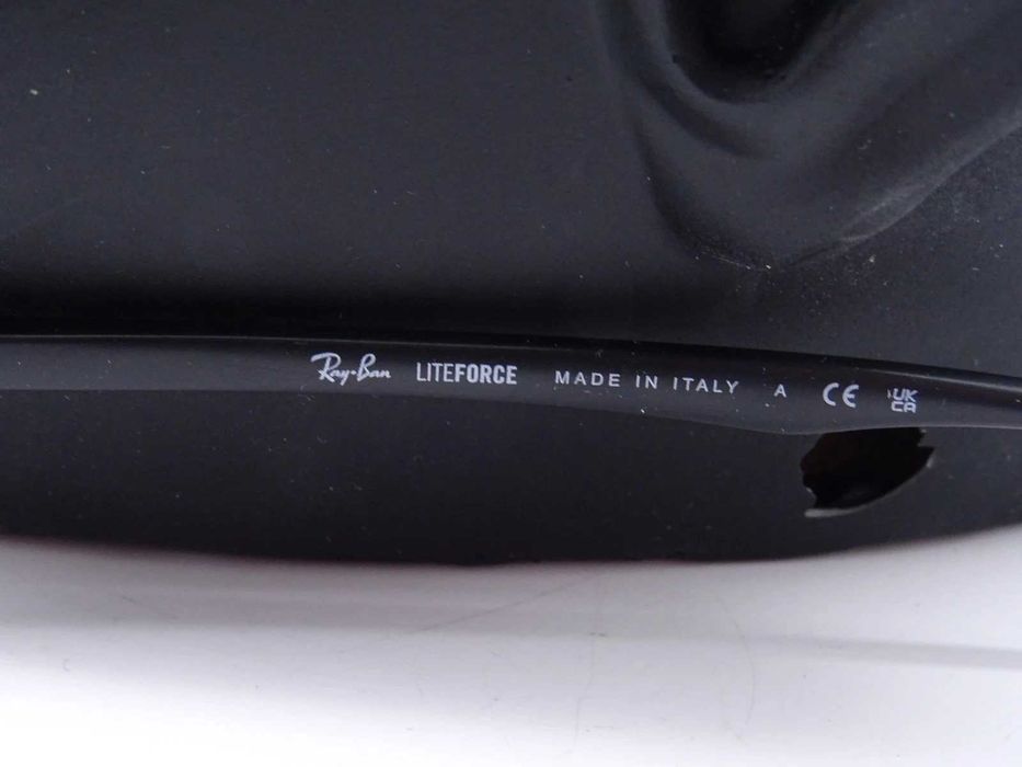 Продавам рамки за очила Ray-Ban RB8724-1128