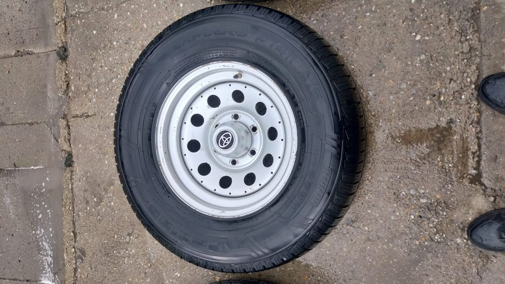 Roti Toyota 265 70 16 et-25