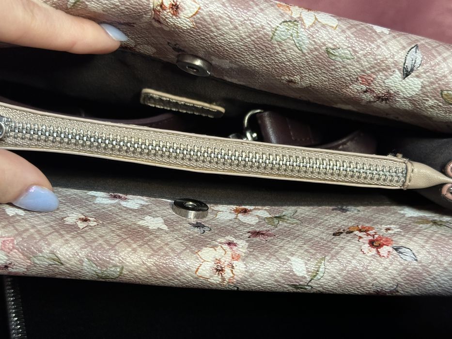 Три различни модела чанти