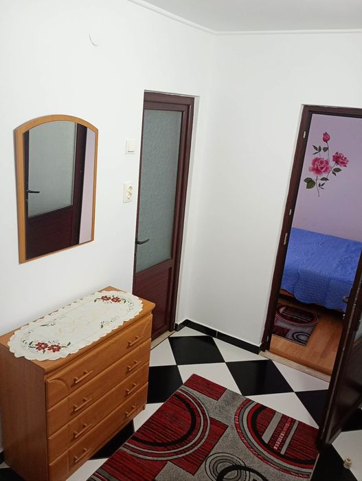 Închiriez apartament cu o camera