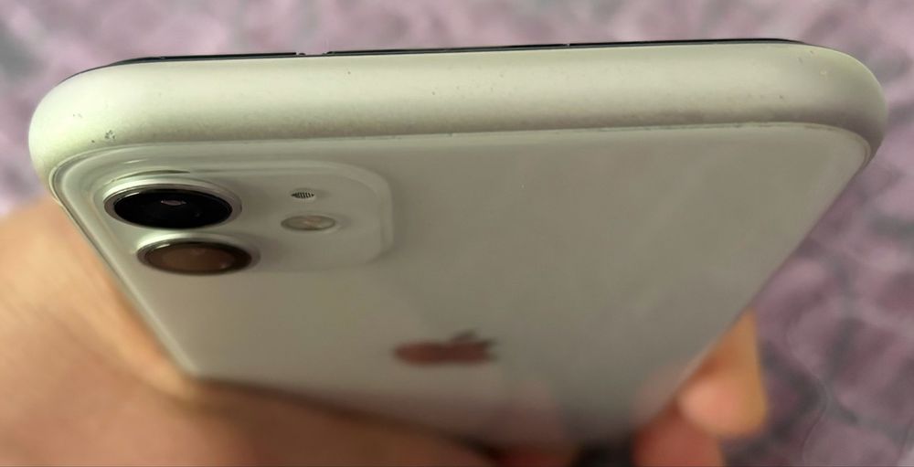 Vand Iphone 11 alb, 64 GB, impecabil