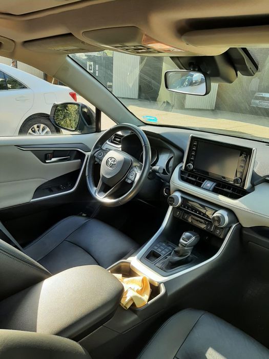 Продаётся RAV4