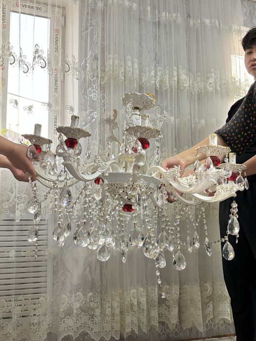 Продаётся люстра для гостиной в отличном состоянии