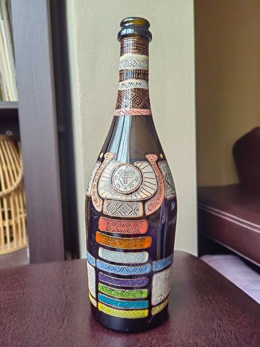 Бутилка Рисувано стъкло с Български мотиви за подарък