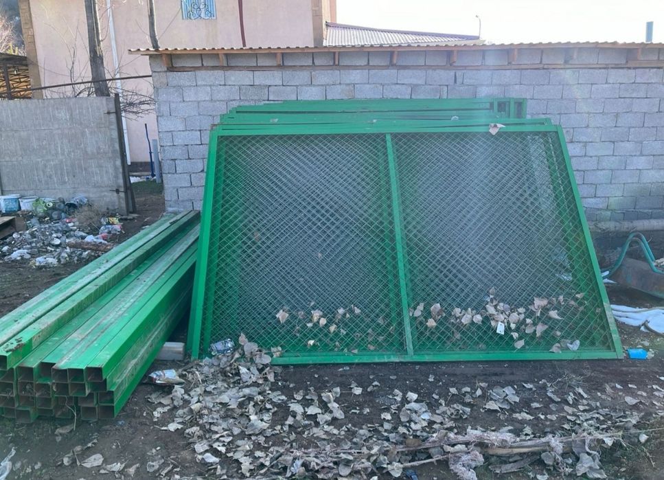 Футбольное поля,детская площадка